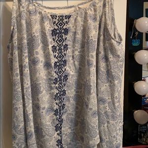 A nice summery shirt, materials is very light!!!!